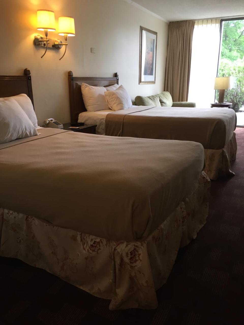 אטלנטה Cheshire Motor Inn מראה חיצוני תמונה