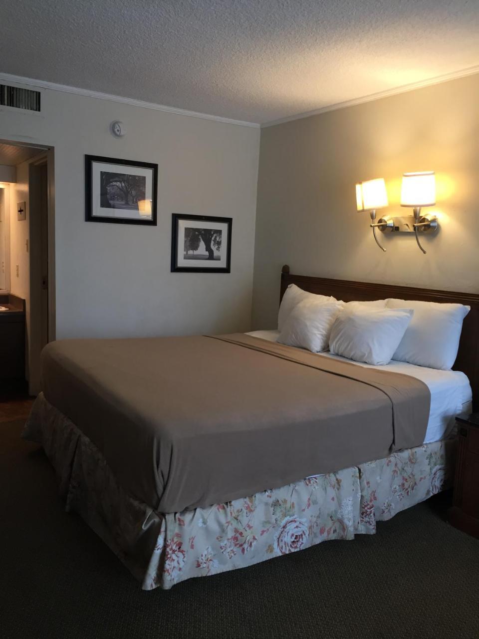 אטלנטה Cheshire Motor Inn מראה חיצוני תמונה
